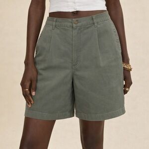 J. Jill High Rise Green Pleated Chino Bermuda Shorts Trouser 6'' Size 10 Minimal
